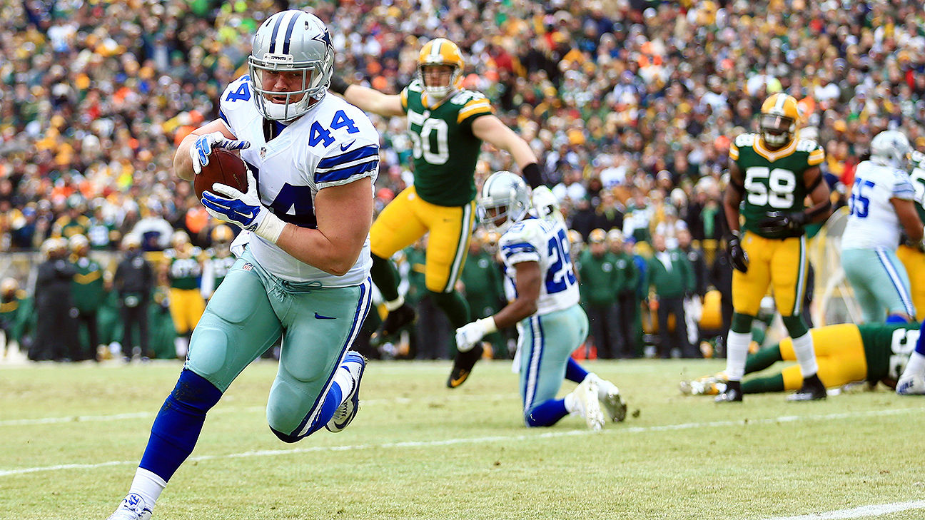 Cowboys swap fullbacks, bring back Tyler Clutts