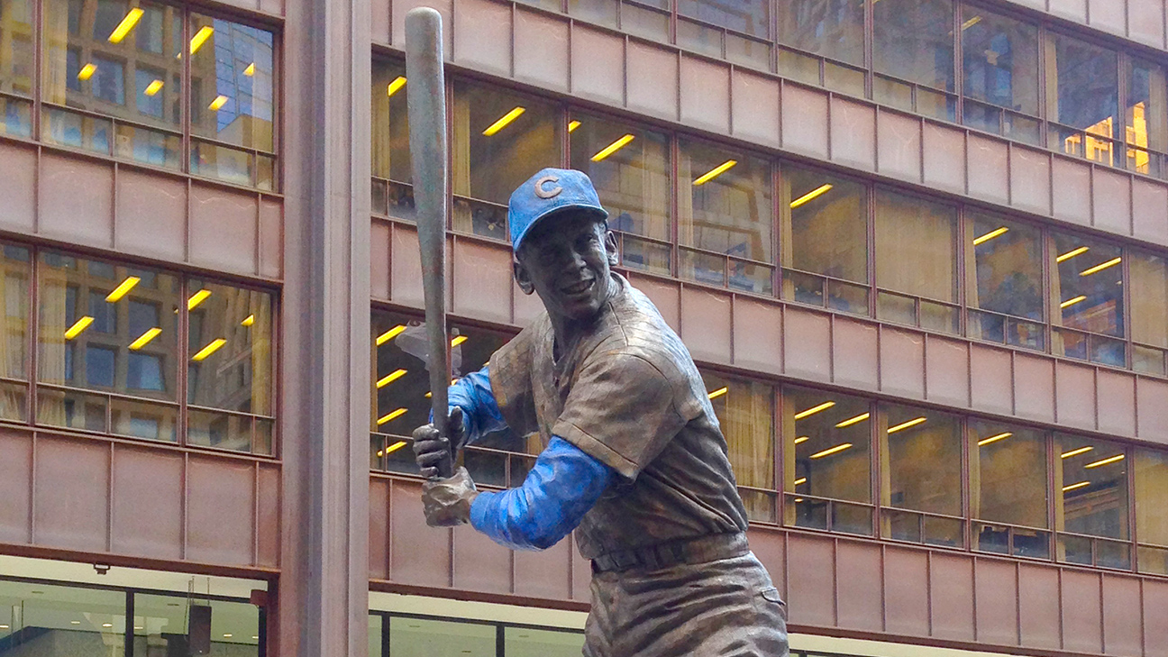 Ernie Banks statue moved so fans can pay tribute