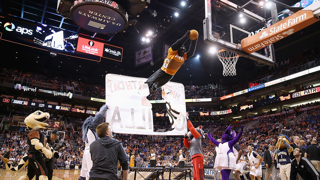 Julius Erving blames mascots for slam dunk contest decline