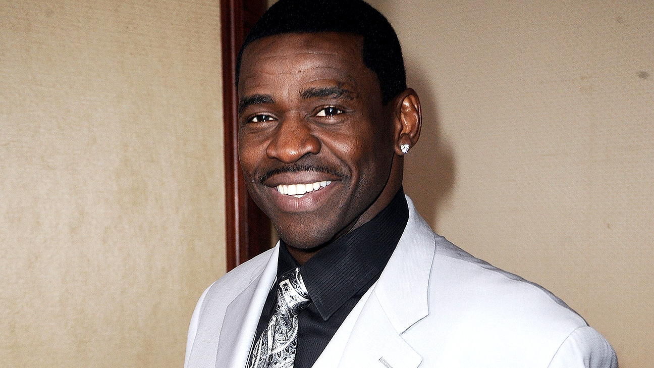 Michael Irvin Blasts Dallas Cowboys, Responds to Cole Beasley, on