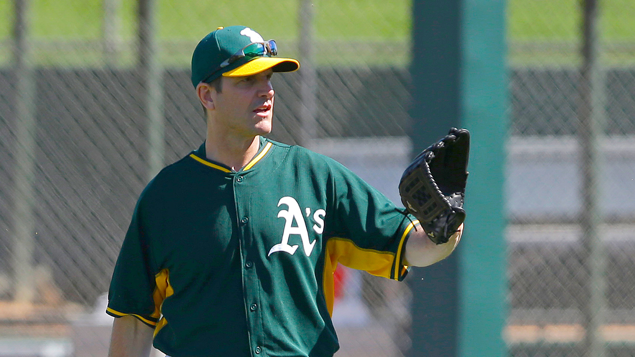 Oakland Athletics' Coco Crisp jogs in at batting practice during a