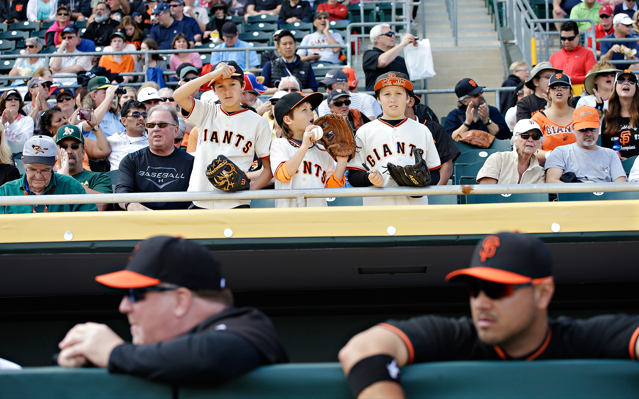 Giants fans take in spring training - The Week in Pictures: March 2 ...