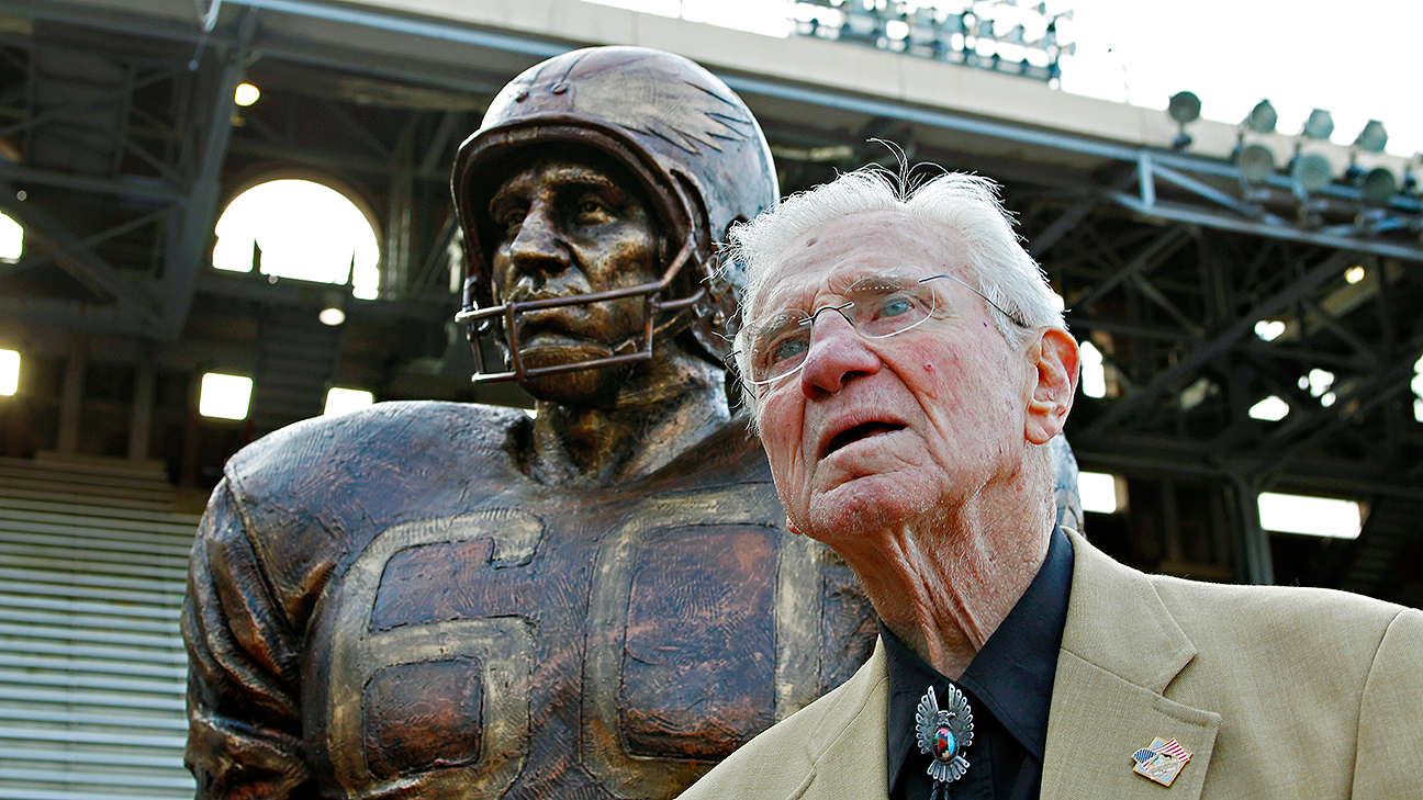 Philadelphia Eagles - No. 1: LB Chuck Bednarik only missed three