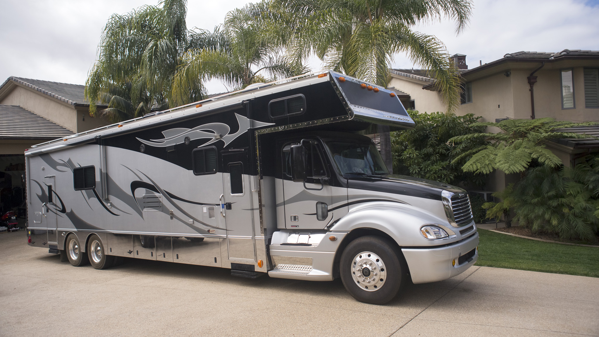 Mobile Home Being Jeremy McGrath tour the motocross champion's