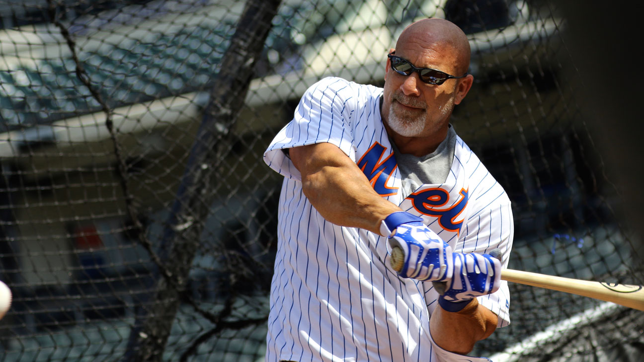 Former WWE wrestler Bill Goldberg takes some cuts at Citi Field