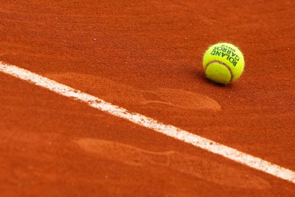 Doubles team DQ’d as errant hit strikes ball girl