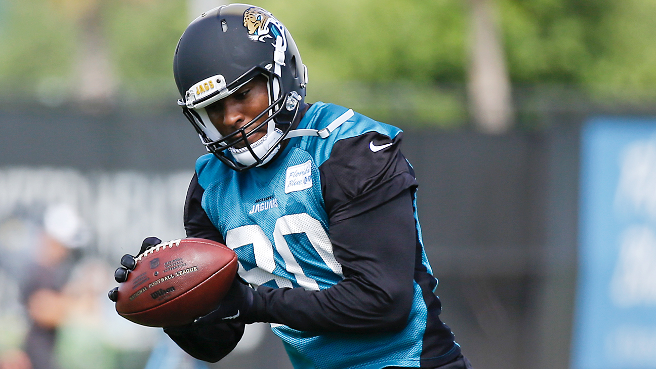 Jaguars TE Thomas practices without cast, closer to making season