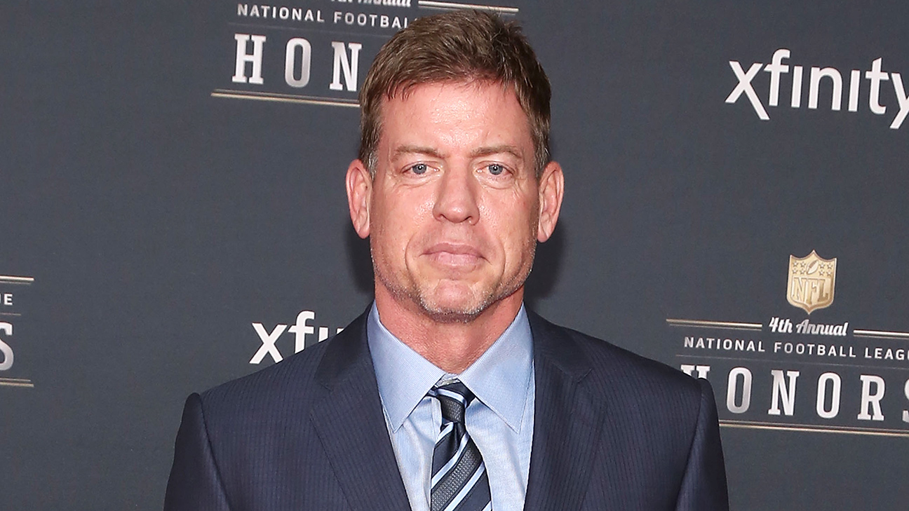 Troy Aikman Made More Money Selling Hot Wings Than in His First Contract  With the Cowboys