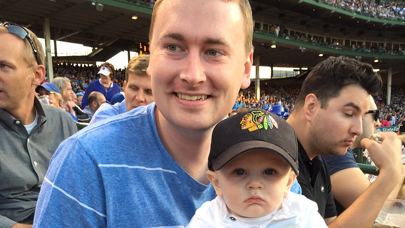 Fan makes incredible catch on foul ball while bottle feeding baby