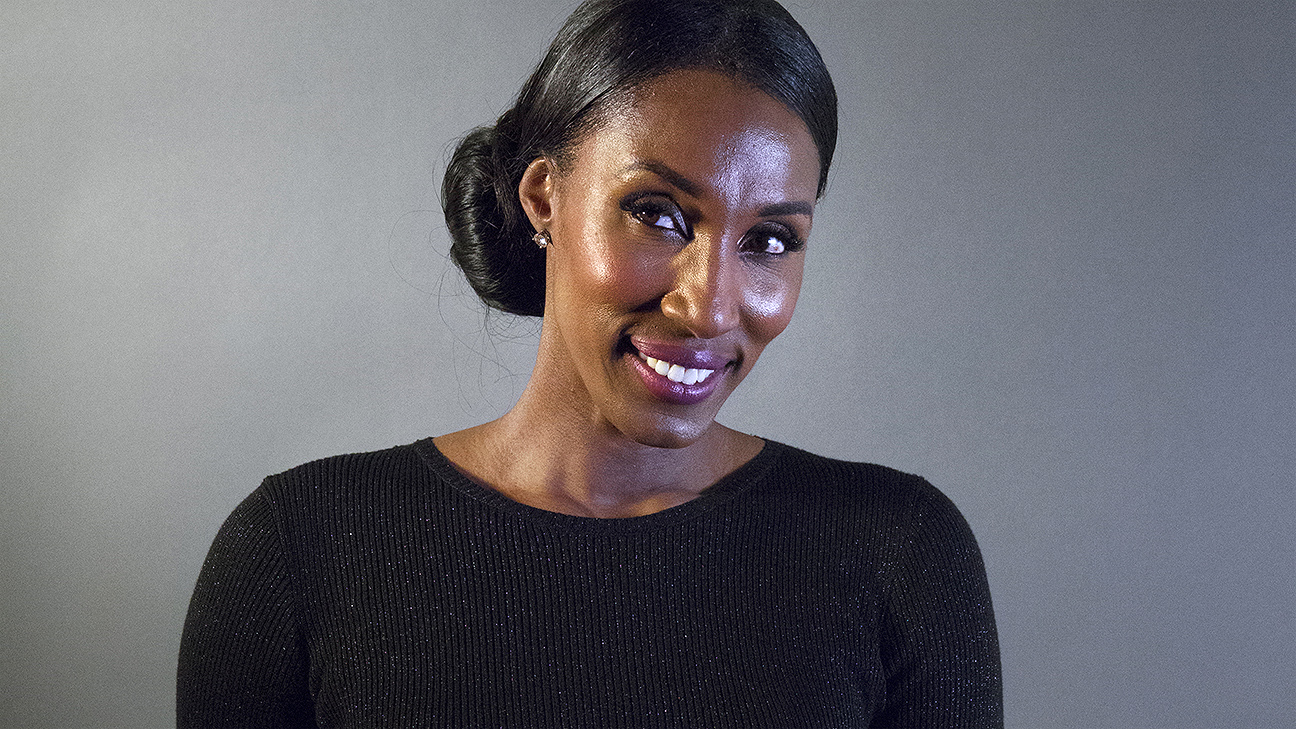 Interview with Lisa Leslie (Part 2): WNBA Media Coverage, Womanhood, and  Empowerment - Swish Appeal
