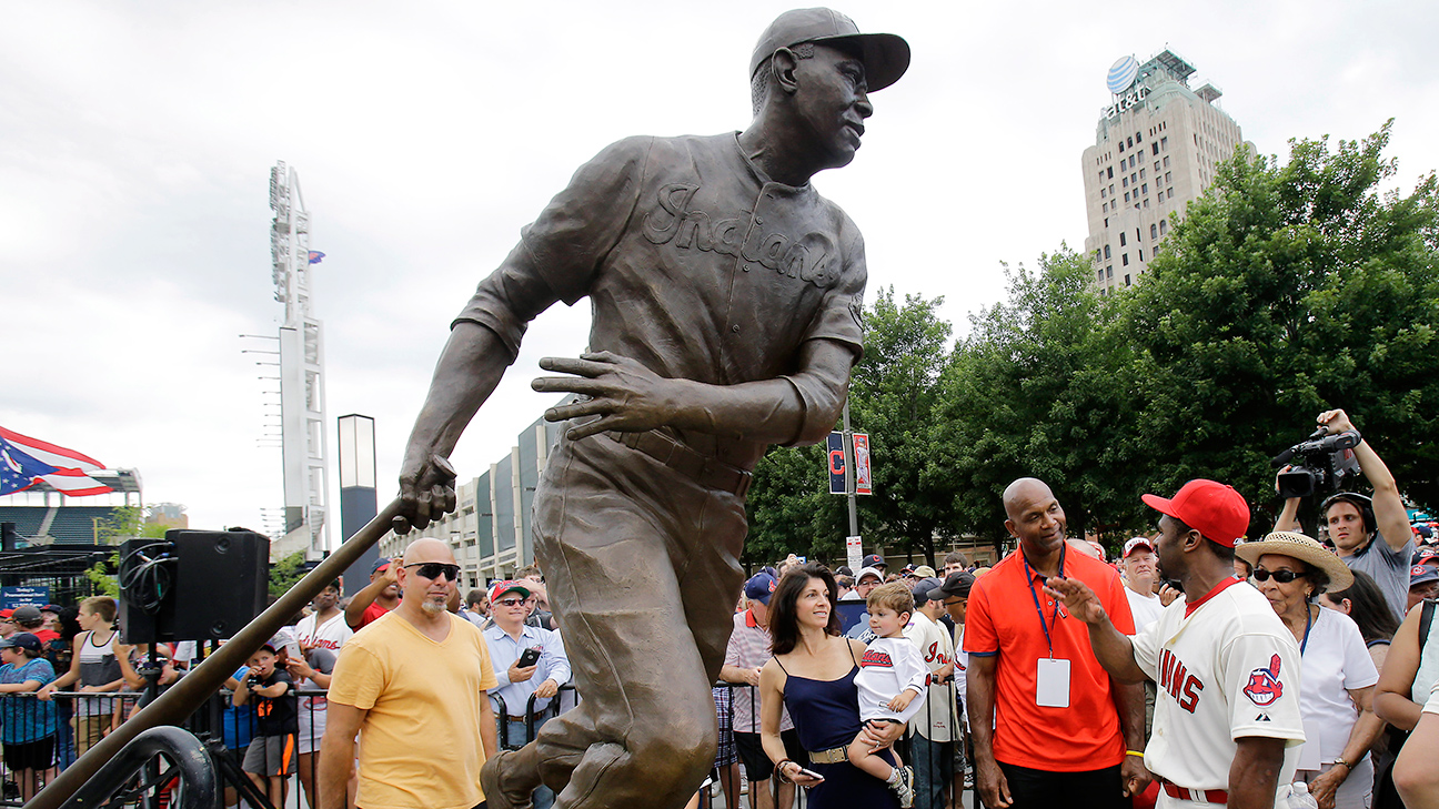 Indians honor Larry Doby by unveiling bronze statue outside