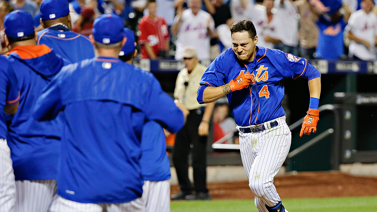 Wilmer Flores, still a Met, delivers for club that nearly dealt