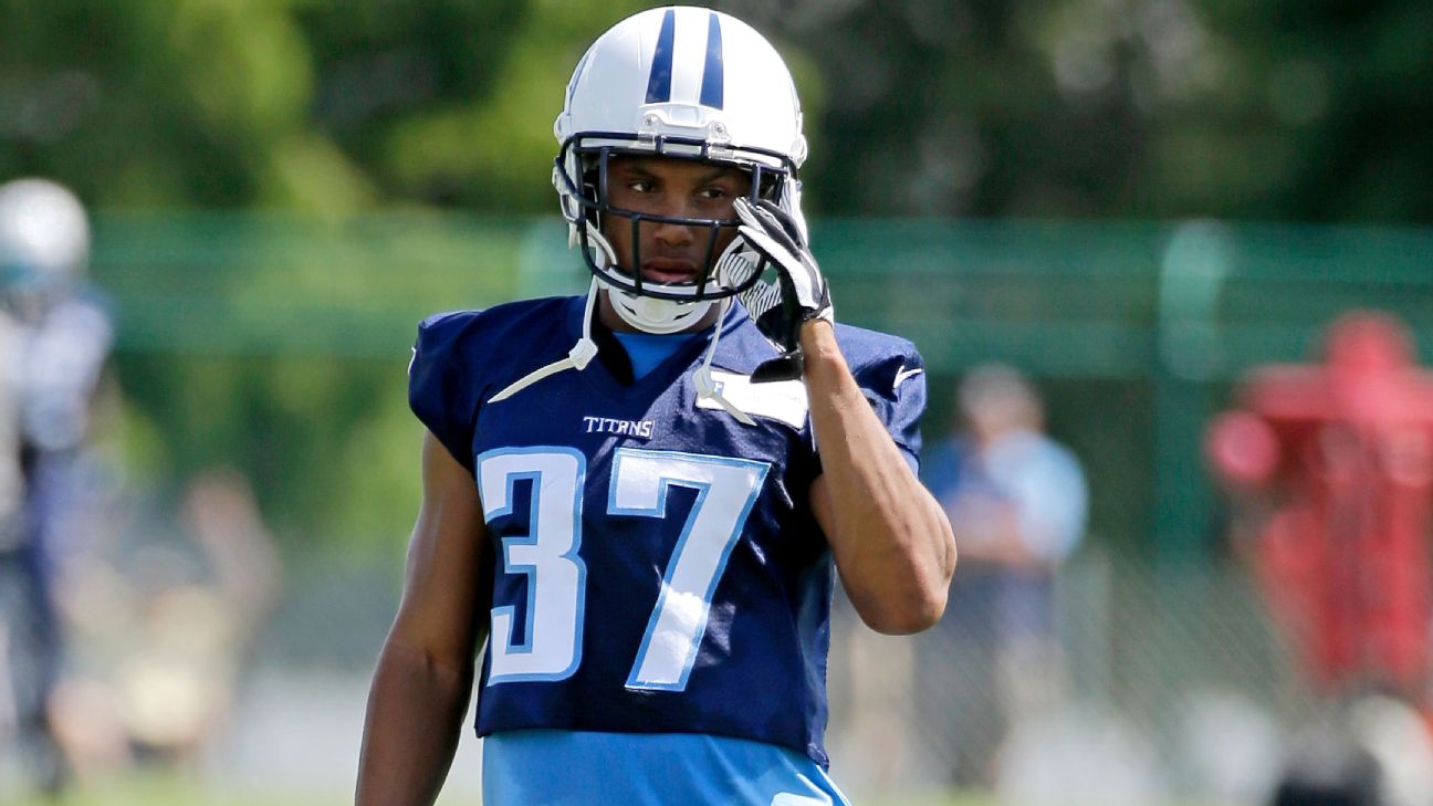 Titans release Alex Tanney, re-sign cornerback Cody Riggs