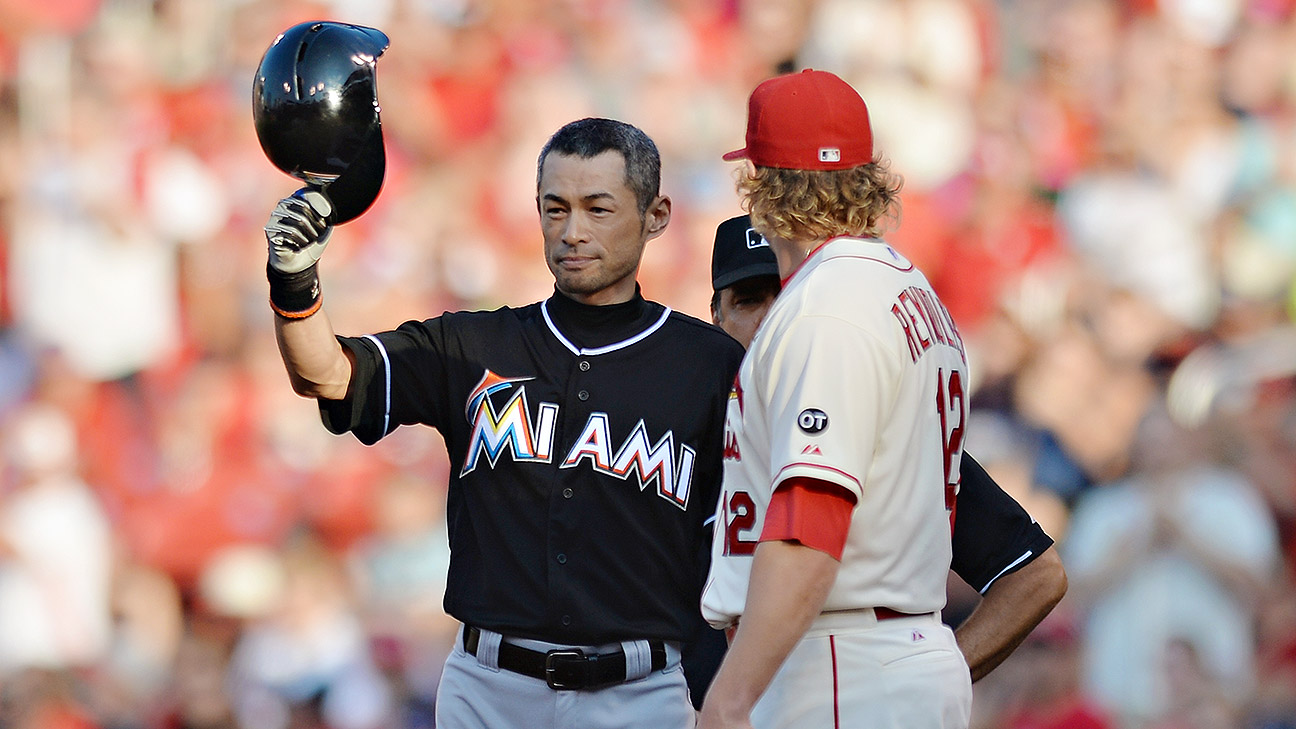Marlins officially announce 1-year, $2 million deal with Ichiro