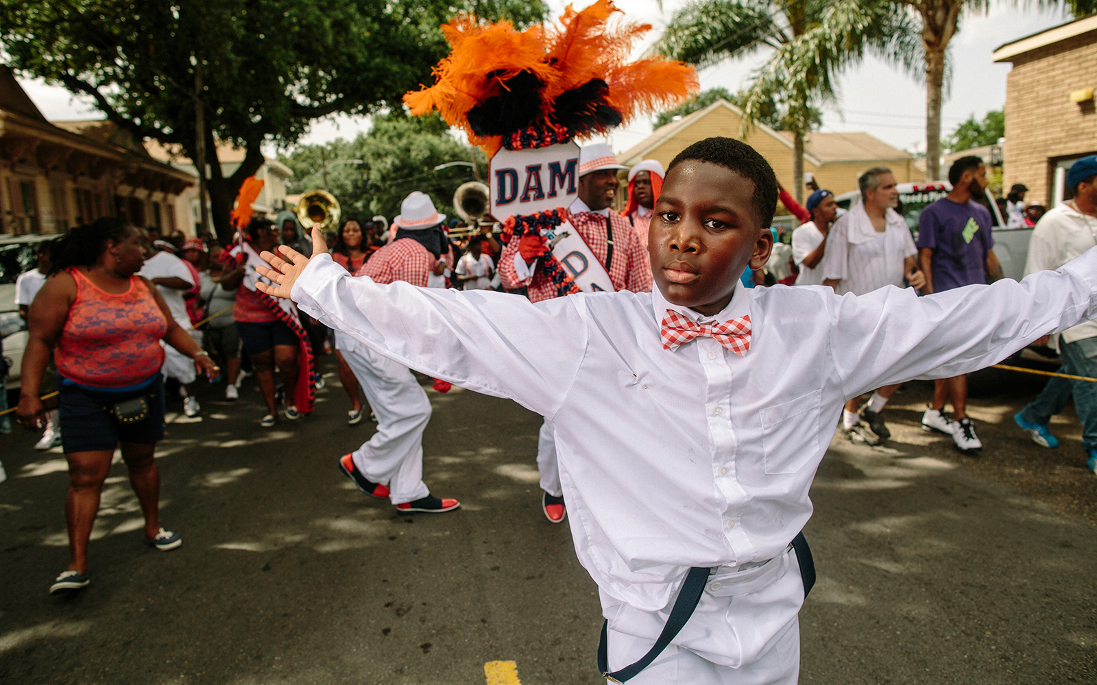 Neighbors have birthday parade for 88-year-old while social distancing