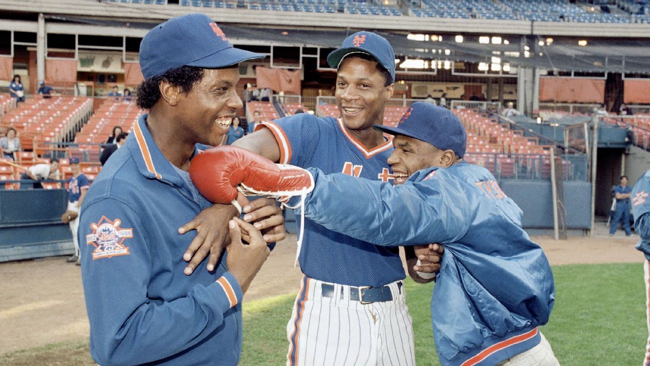 Lee Mazzilli and Darryl Strawberry at the 1986 NY Mets 30th News Photo -  Getty Images