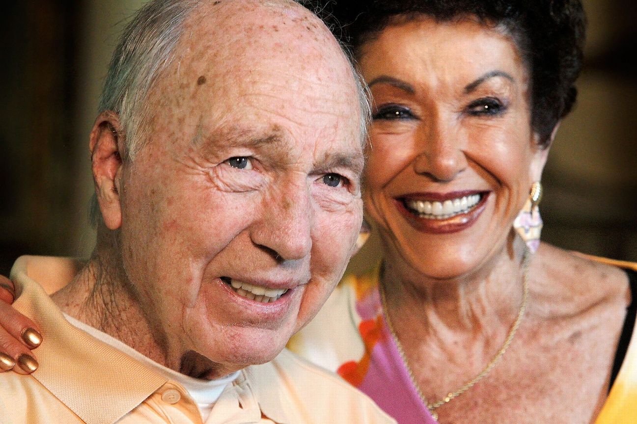 Green Bay Packers' Bart Starr to honor Brett Favre with one last