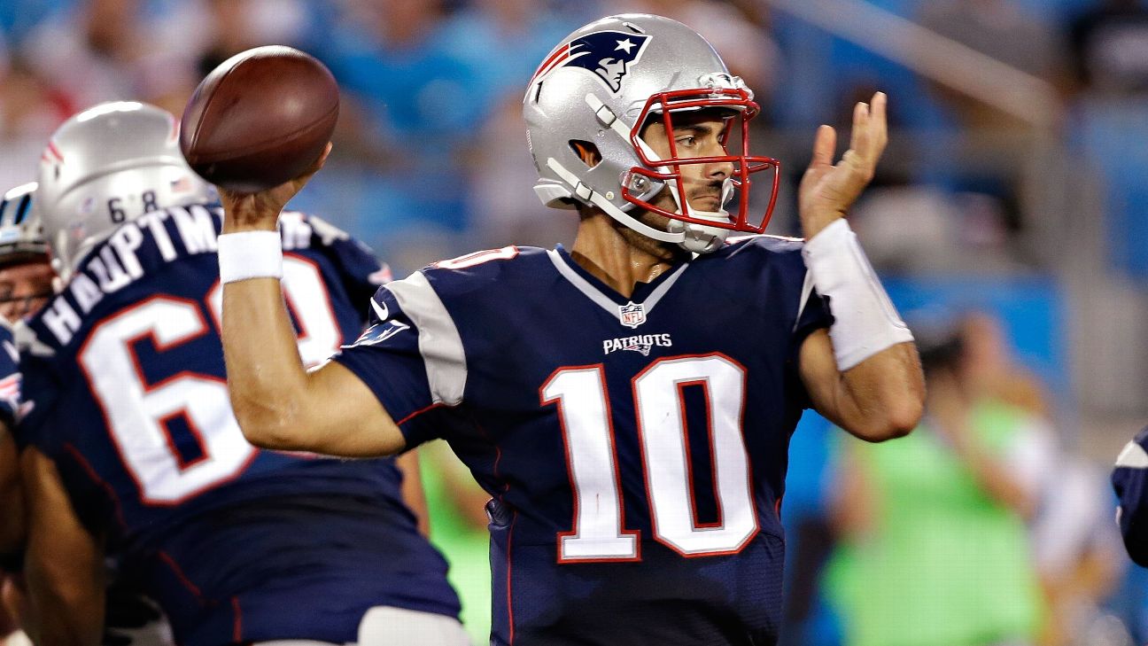 New England Patriots' Jimmy Garoppolo takes strange environment in stride 