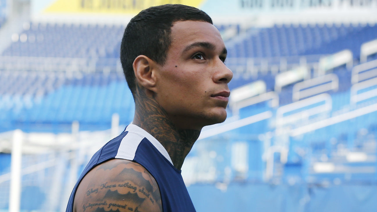 Paris Saint-Germain's Gregory van der Wiel says club wants him out