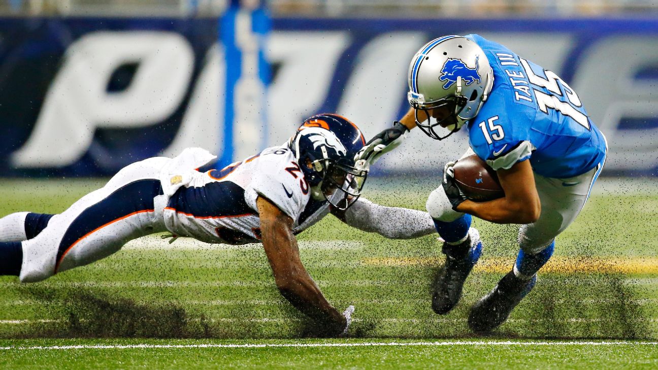 Detroit Lions WR Golden Tate doing yoga to improve flexibility