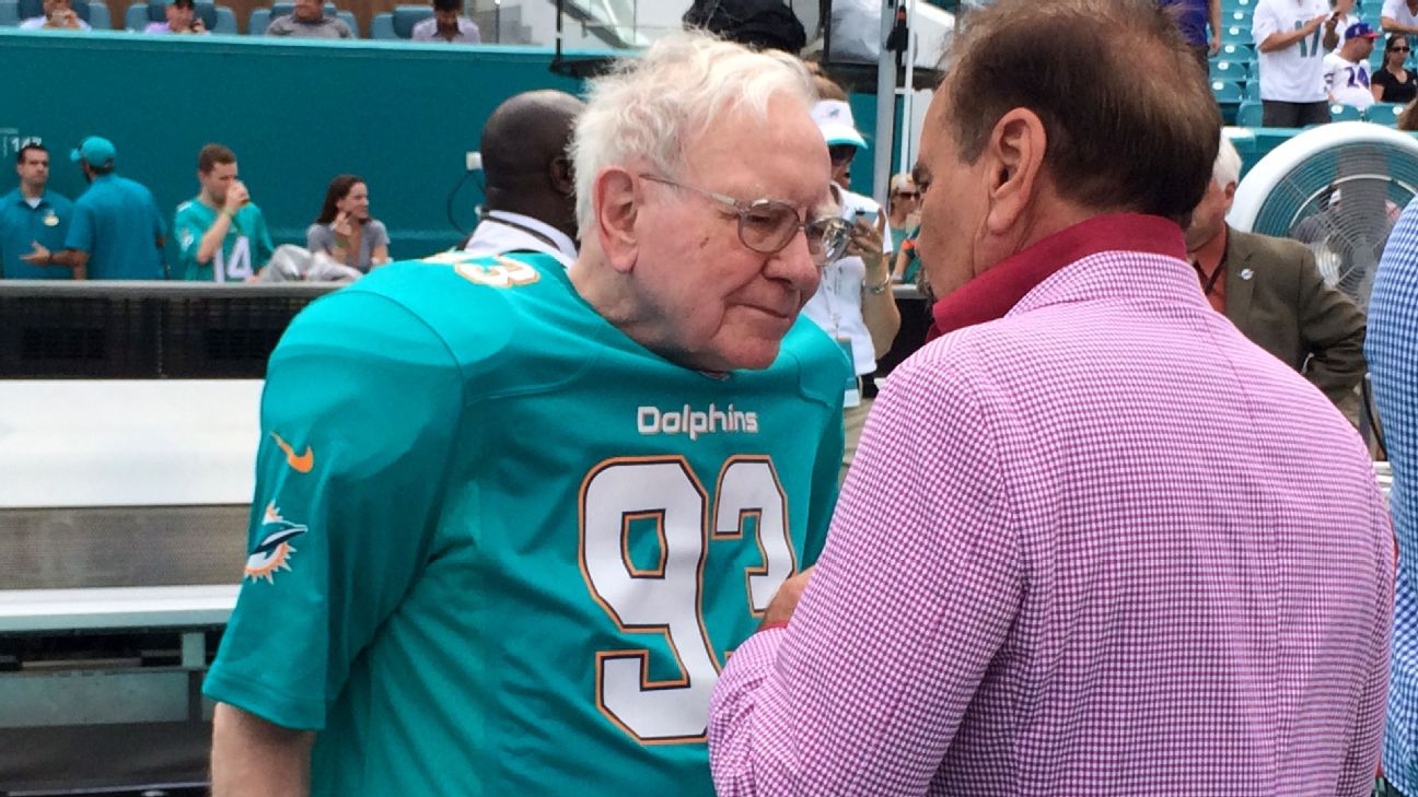 How Warren Buffett might draft your fantasy football team