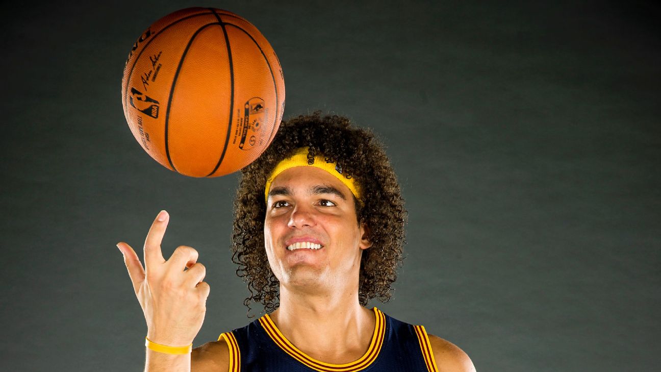 Anderson Varejao plays first game for Cleveland Cavaliers since 2016
