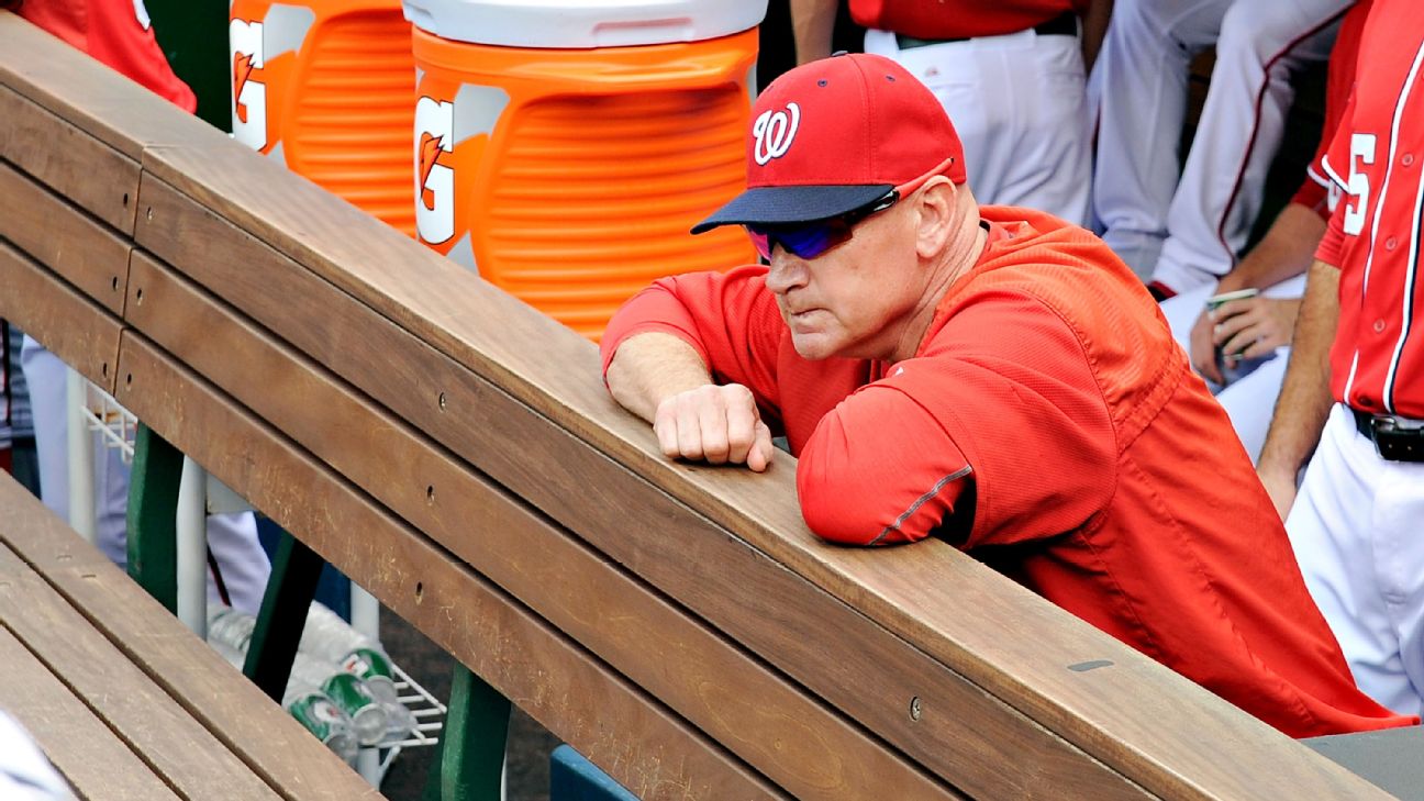 Washington Nationals General Manager Mike Rizzo (L) and Matt Williams, the  team's new manager, hold up