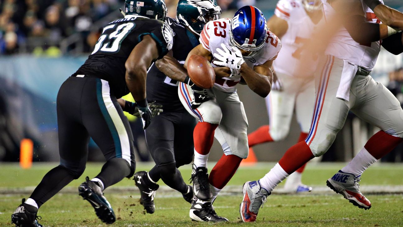 Giants defense forces 4 turnovers in upset of Eagles