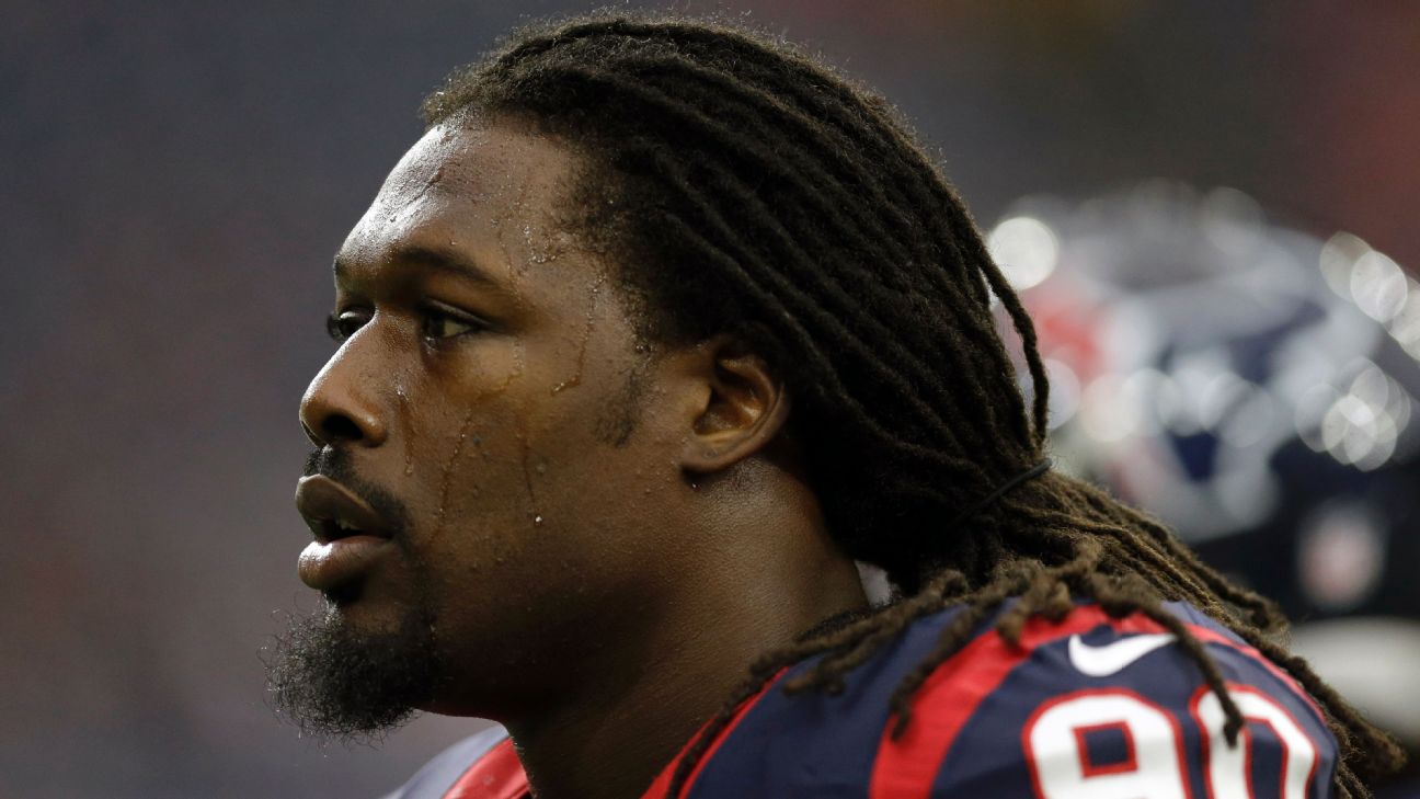 Jadeveon Clowney leaves Texans game with knee injury