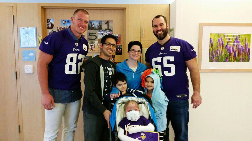 Overweight kids find pals in Minnesota Vikings players – The