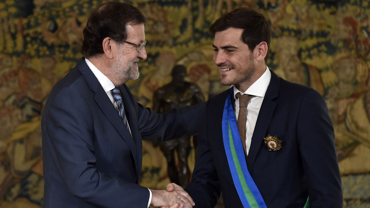 Iker Casillas and Xavi honoured by Spanish government