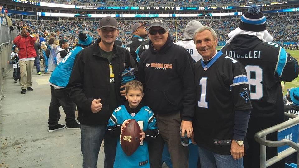 Cam Newton running out to Panthers' crowd will warm your heart