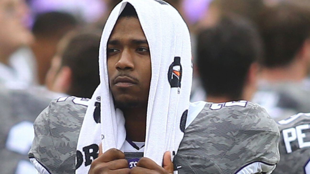 Quarterback Trevone Boykin #2 of the TCU Horned Frogs looks for an open  receiver against the Oklahoma Soon…