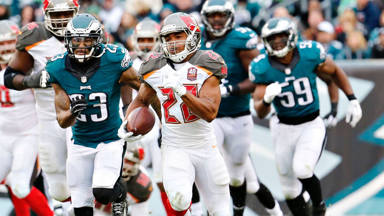 NFL: Doug Martin scores four touchdowns as Tampa Bay Buccaneers