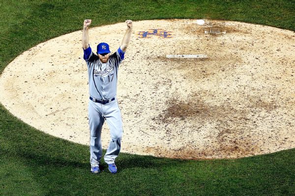 Davis returns to Royals on minor league contract