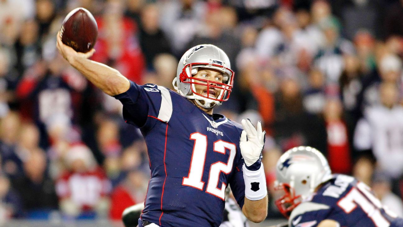 Tom Brady gets booed by Super Bowl 50 crowd as he's honored with past MVP  winners