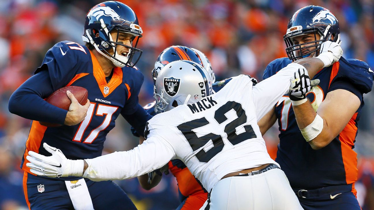 Oakland Raiders defensive end Khalil Mack (52) battles through the