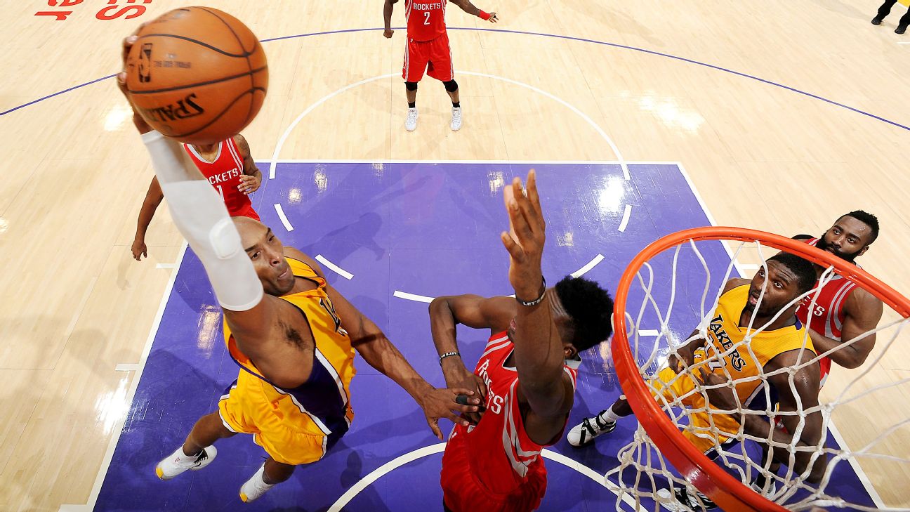 kobe in the air about to dunk the ball wearing number eight lakers