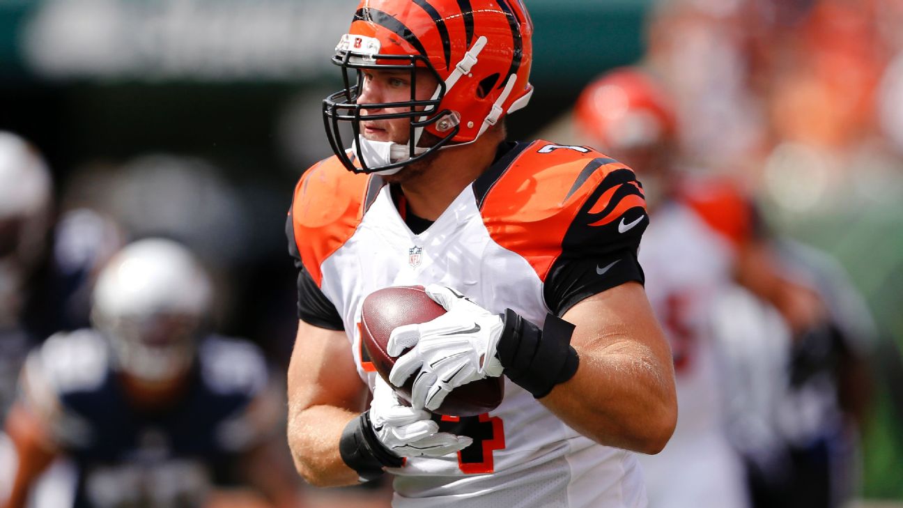 Oregon Ducks In The NFL: Jake Fisher Shifts Positions For Bengals Playoff  Hopes