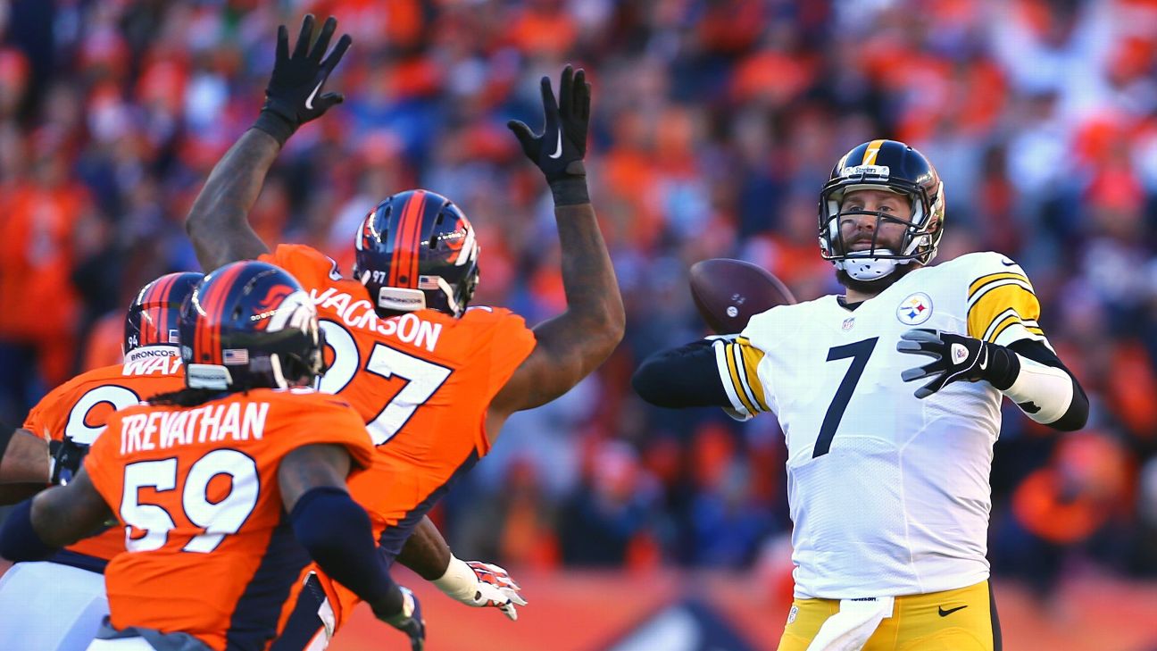 Chicago Bears defensive end Mark Anderson (97) tackles Pittsburgh Steelers  quarterback Ben Roethlisberger (7) during the