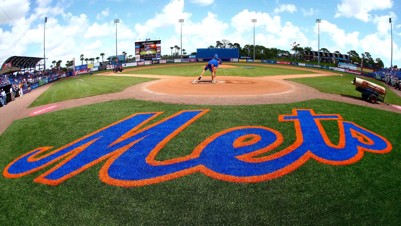 Brian Urlacher is Part of the A-Rod/J-Lo Group Trying to Buy the New York  Mets - Bleacher Nation