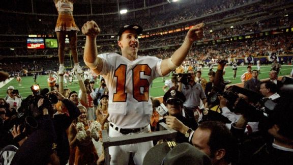 Peyton Manning (celebrates w/Tennessee) [576x324]