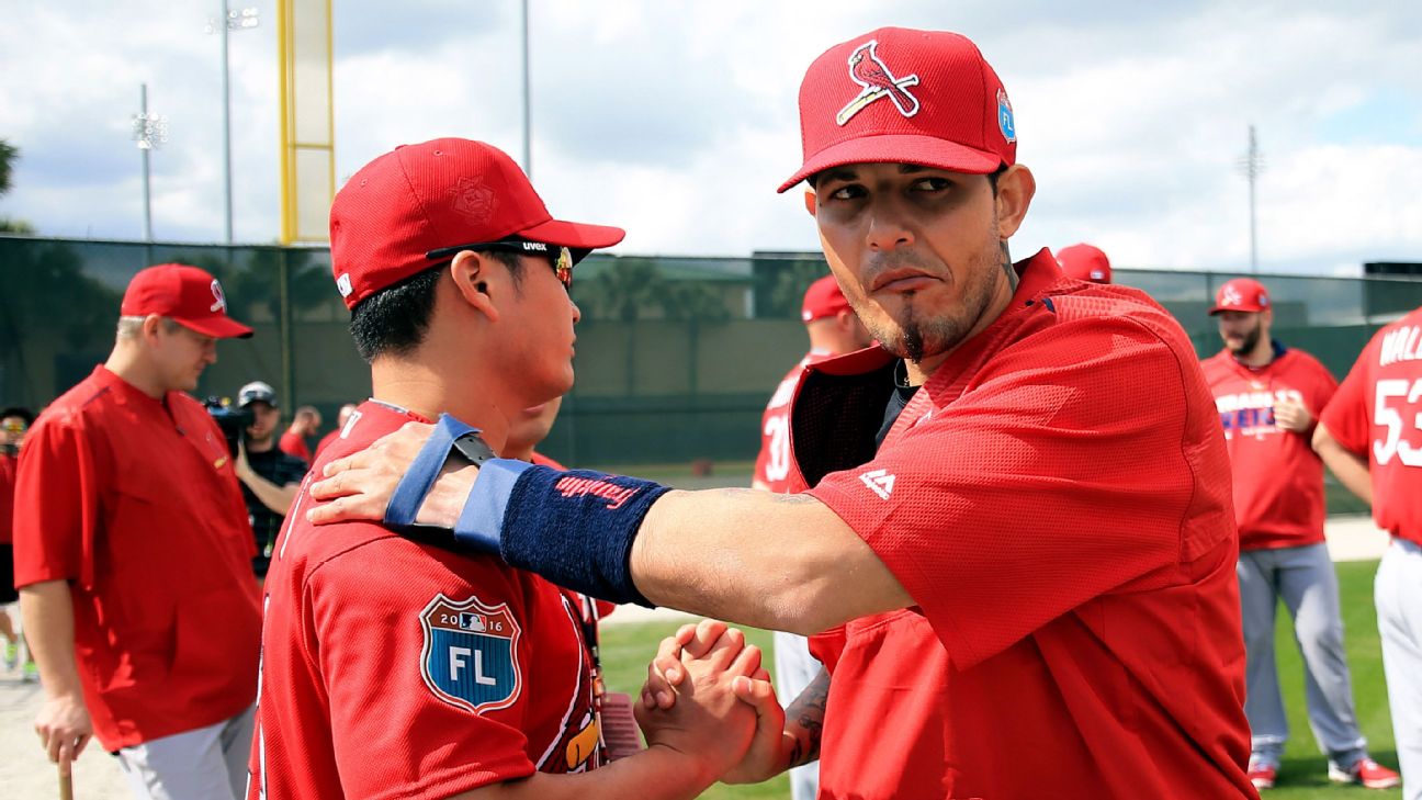 One last time: Yadier Molina arrives to Cardinals camp Monday