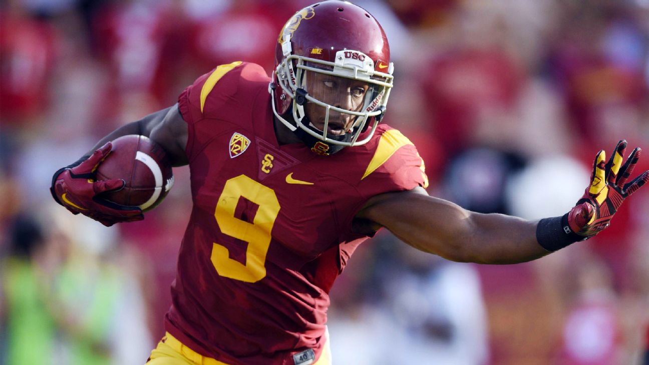 JuJu Smith-Schuster of the USC Trojans during warm up before the