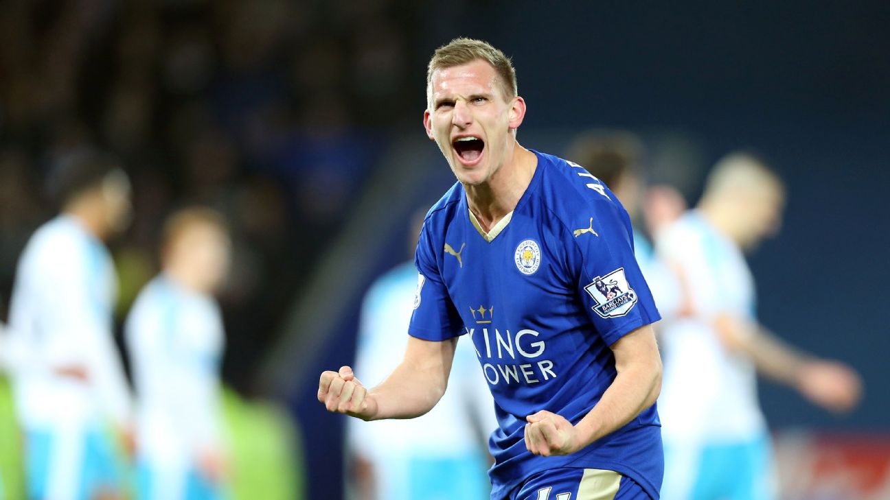 Leicester City winger Marc Albrighton signs new contract through