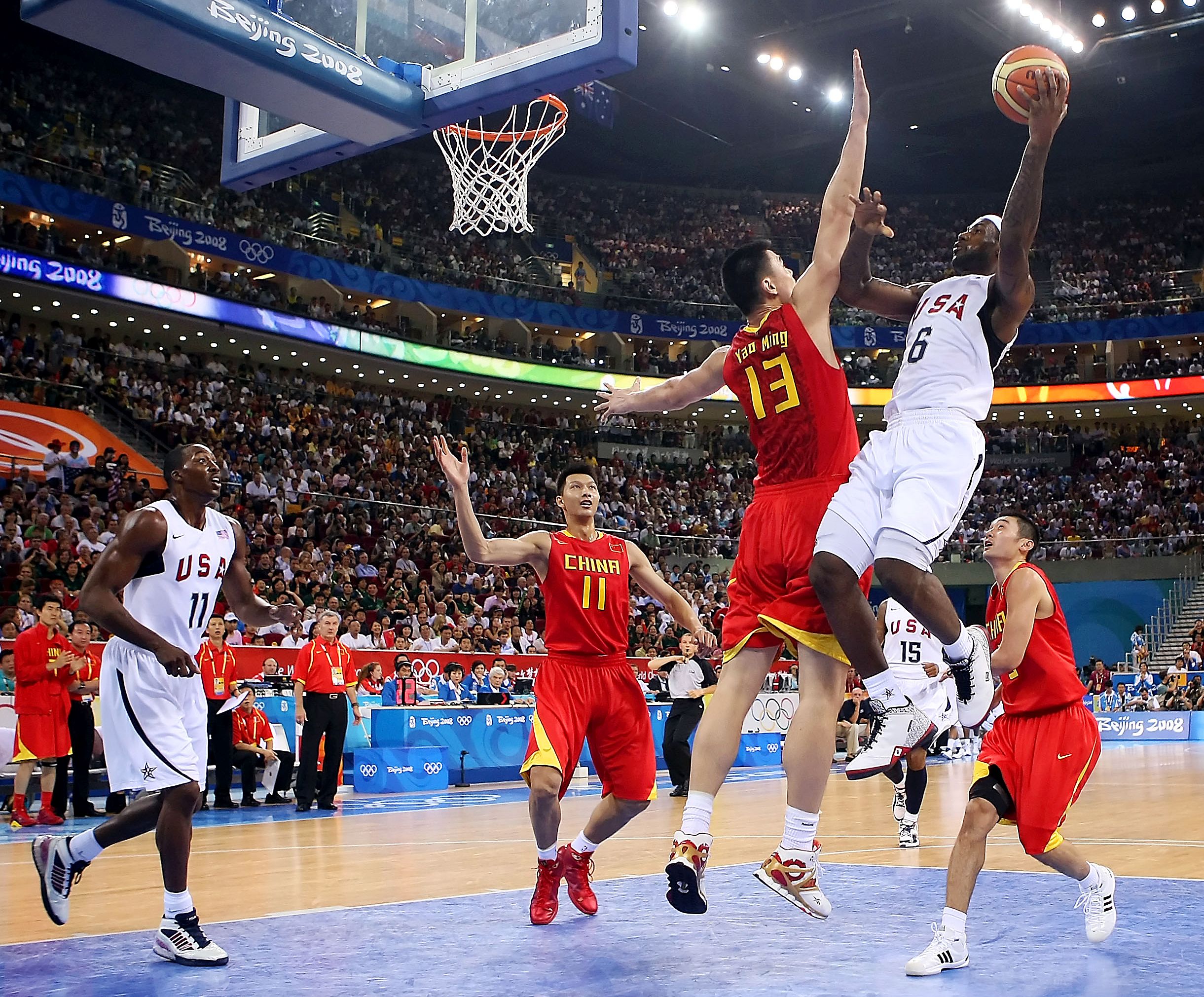 Chinas Yao Ming Right Tries Block Shot Kobe Bryant Usa – Stock Editorial  Photo © ChinaImages #245362002