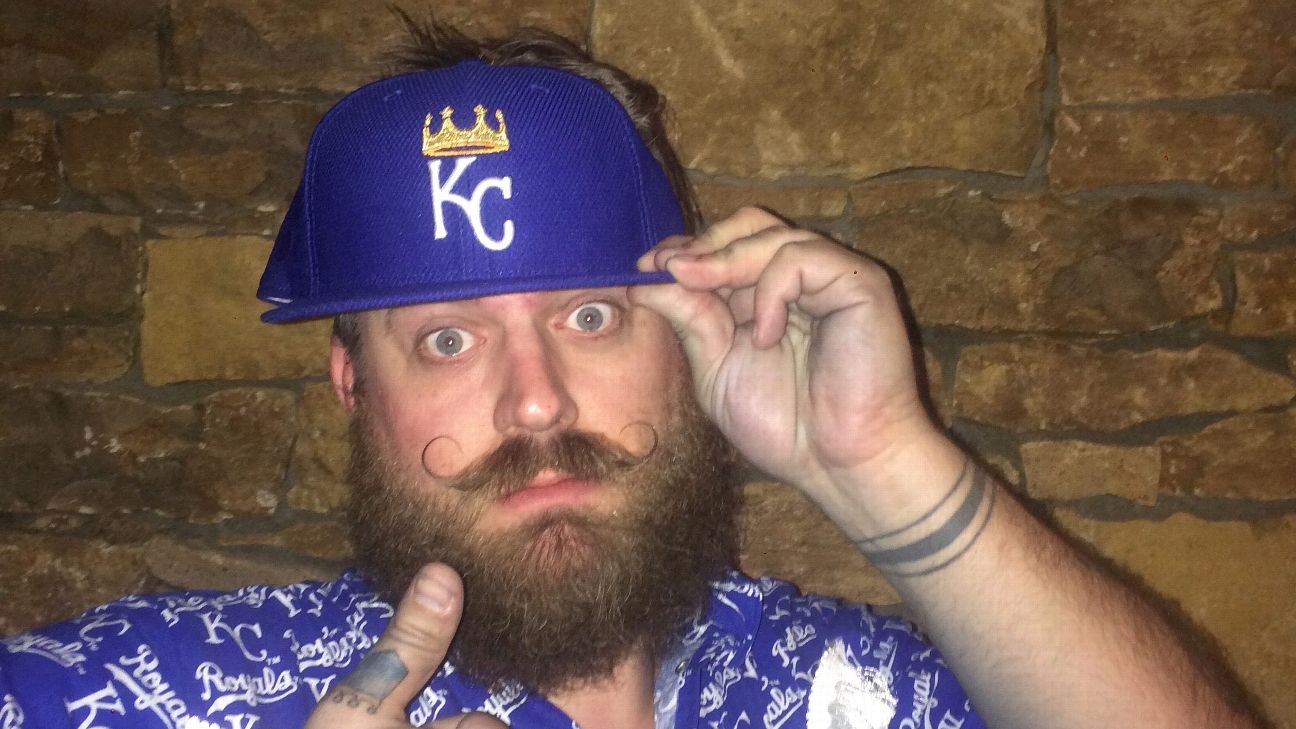 Royals' spring training caps feature crown