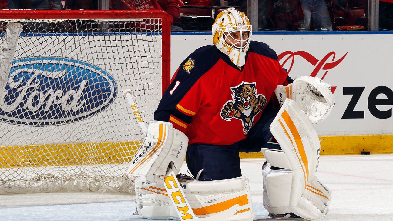 Roberto Luongo's No. 1 jersey goes to the Panthers' rafters