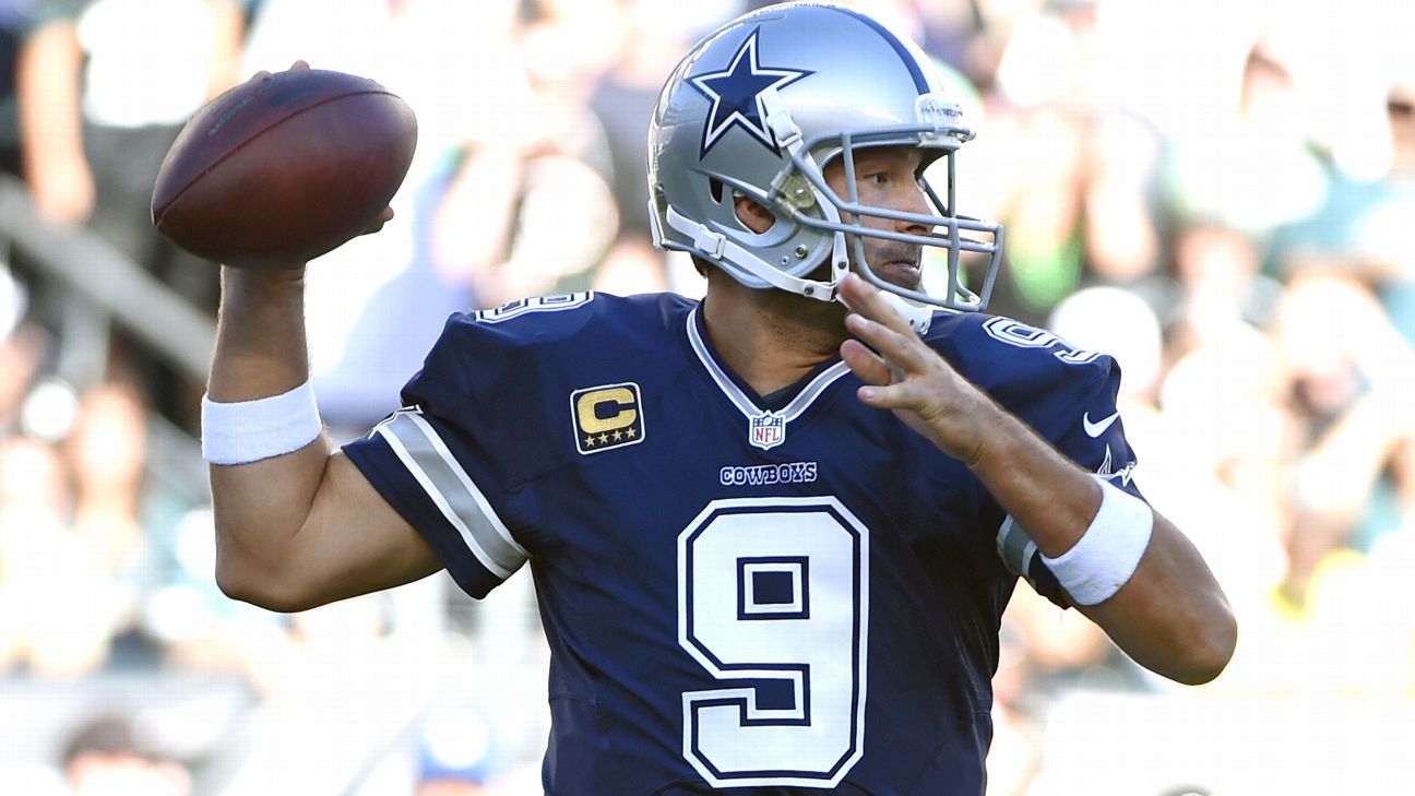 Cowboys' Tony Romo leaves game after getting pulled down awkwardly