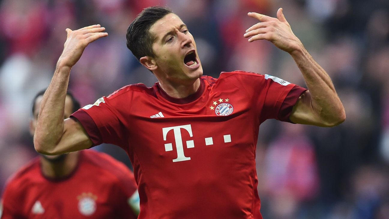 Robert Lewandowski: Bayern Munich striker's bizarre way of eating